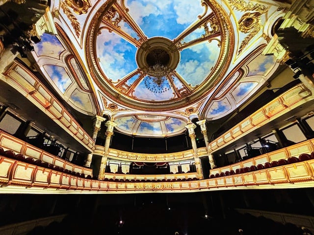 Nhà hát Lớn Hà Nội lộng lẫy với công nghệ 3d mapping kỷ niệm 115 năm tuổi - Ảnh 1.