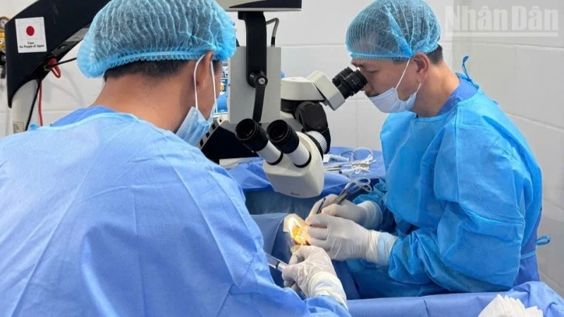 Hành trình hồi sinh thị lực cho người nghèo