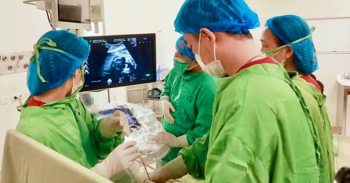 Can thiệp bào thai chữa bệnh cho thai nhi bị tràn dịch màng phổi