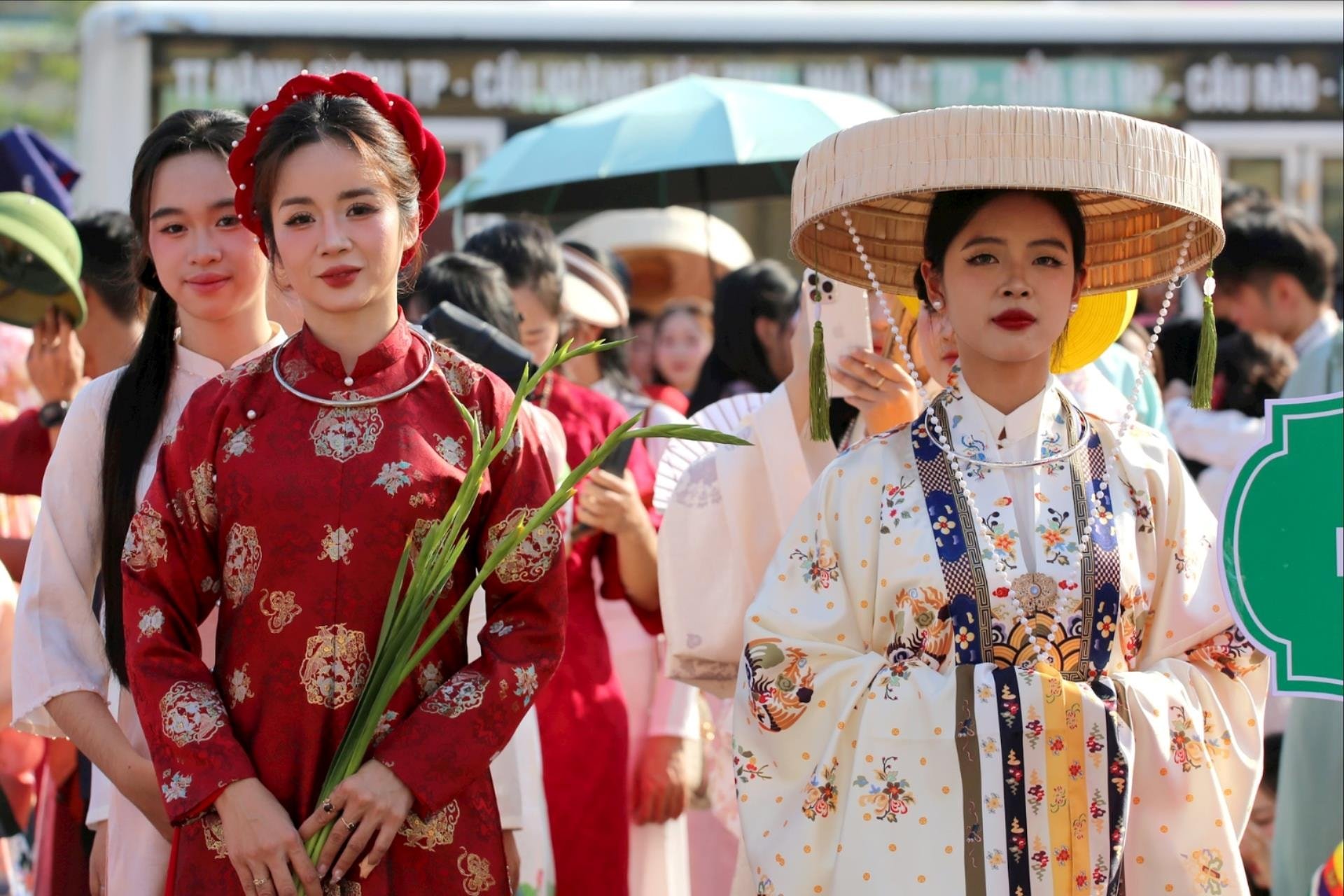 Hải Phòng tôn vinh áo dài Việt