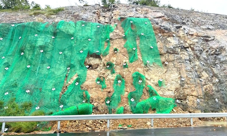 Khẩn trương khôi phục công trường thi công cao tốc sau mưa lũ- Ảnh 1.