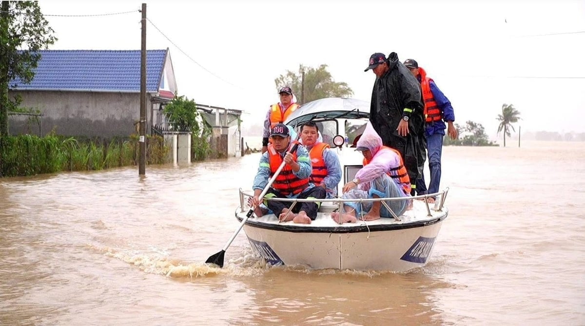 Mưa lũ lịch sử ở Nam Trung Bộ xảy ra do nhiều hình thế gây mưa cực đoan đồng thời xuất hiện. Ảnh: Đức Hiếu.