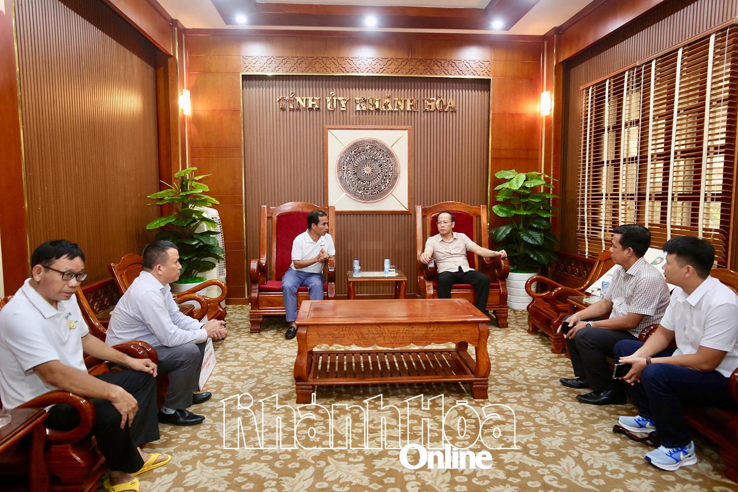 Các đơn vị hỗ trợ tỉnh Khánh Hòa 2 tỷ đồng khắc phục hậu quả lũ lụt