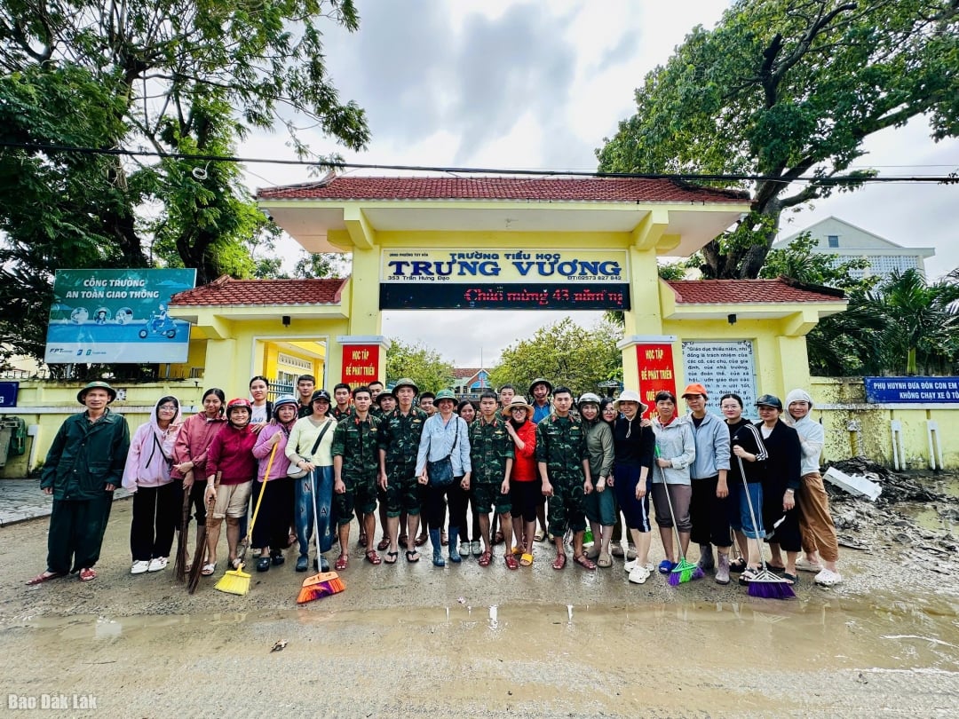 191 cơ sở giáo dục tổ chức cho học sinh đi học trở lại sau lũ vào sáng 24/11