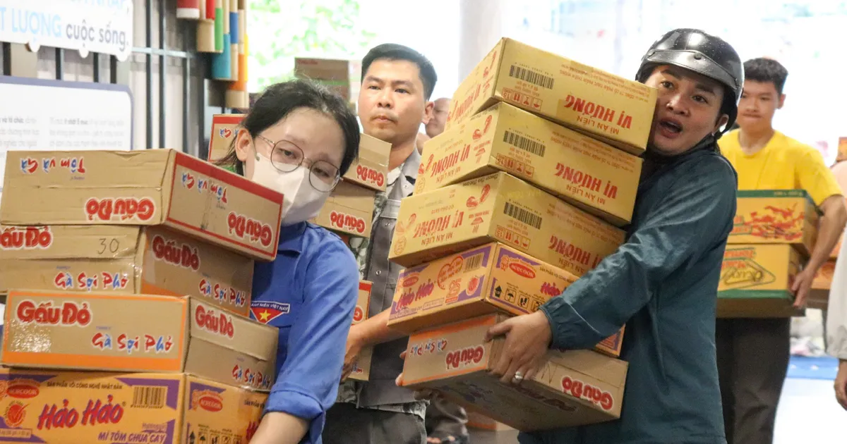 Tuổi trẻ TPHCM tiếp sức tỉnh Khánh Hòa khắc phục thiệt hại do mưa lũ
