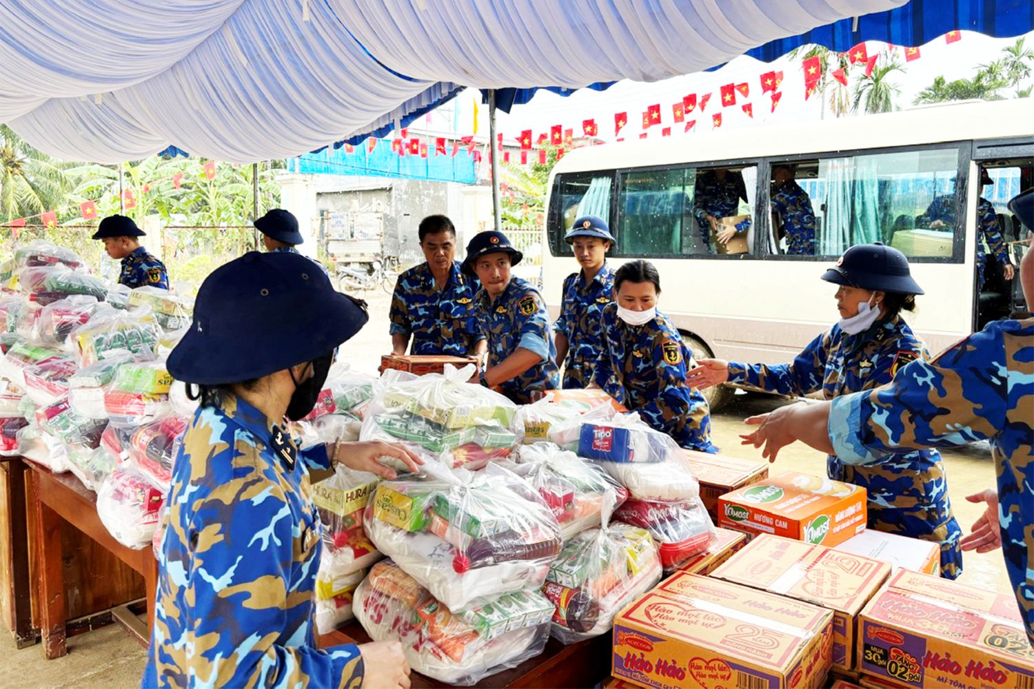 Lữ đoàn 162, Vùng 4 Hải quân đồng hành với Nhân dân vùng lũ