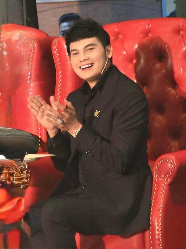 NSƯT Kim Tiểu Long kể chuyện ngồi ghế nóng 'Hài hát tình ca'- Ảnh 2.