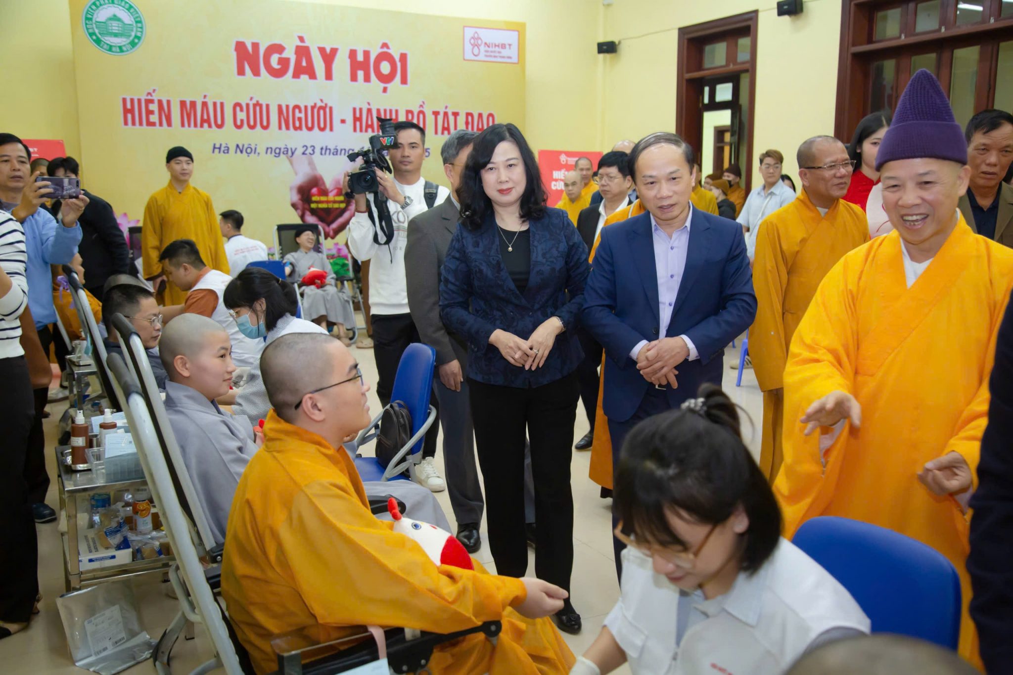 Ngày hội ‘Hiến máu cứu người - Hành Bồ Tát đạo’, hướng về đồng bào miền Trung, Tây Nguyên bị ảnh hưởng mưa lũ- Ảnh 2.