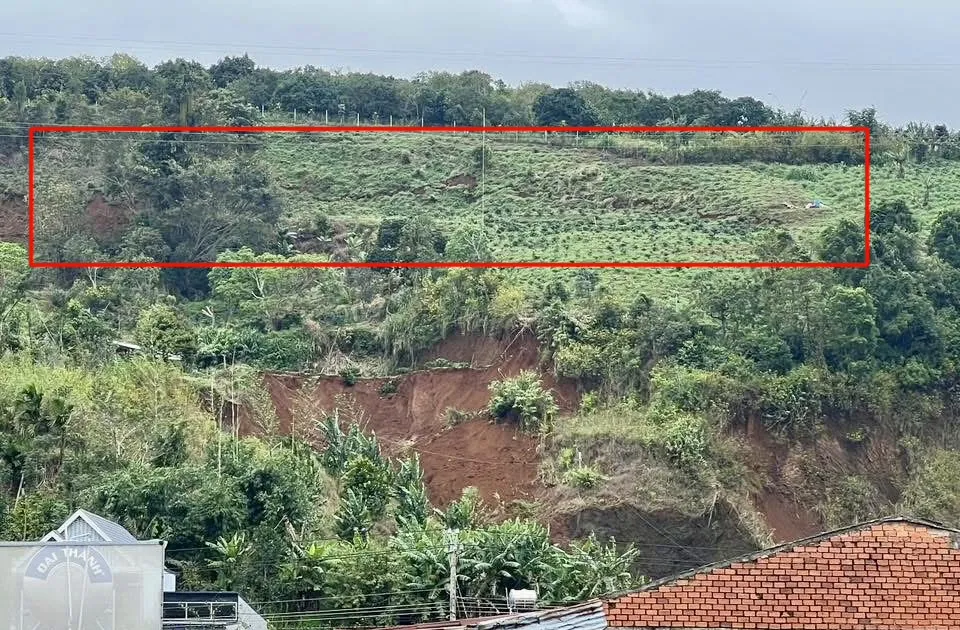 Lâm Đồng: Đồi sụt lún, sơ tán khẩn cấp nhiều hộ dân