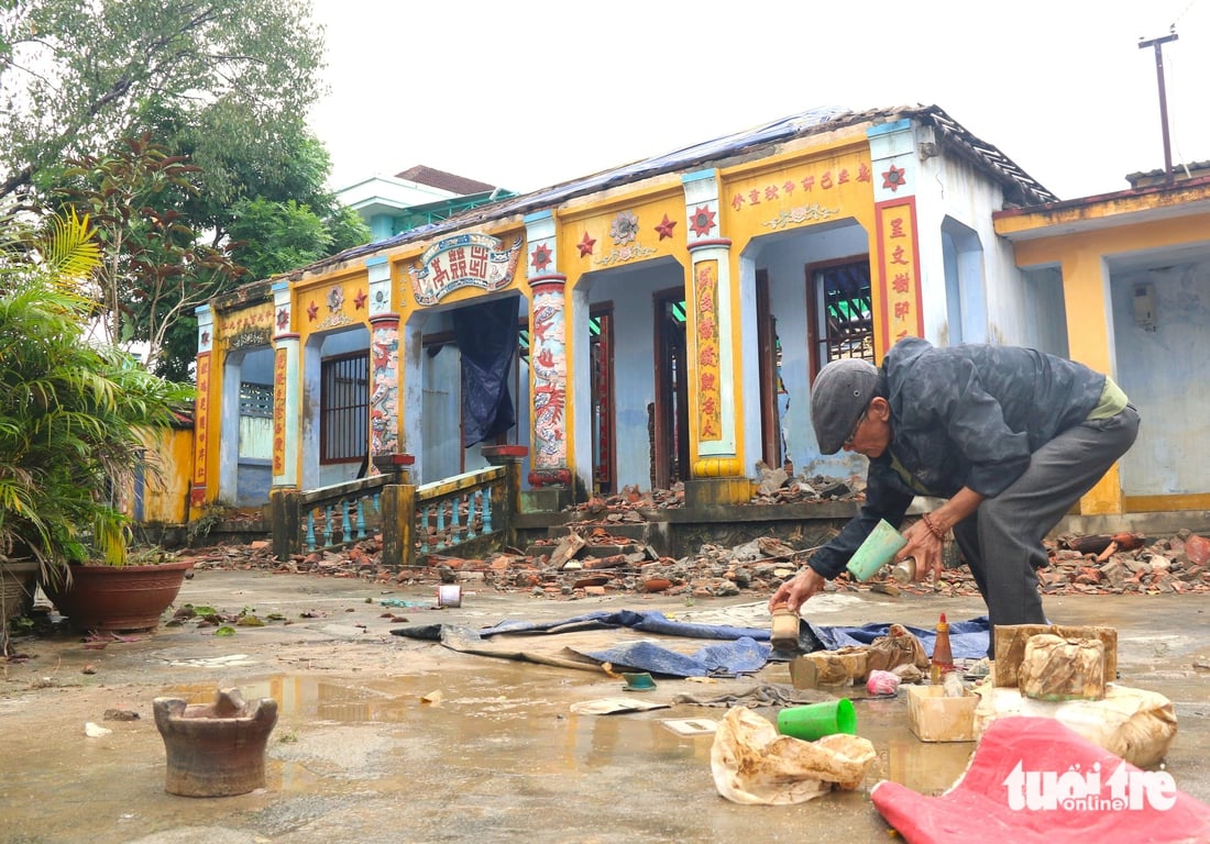 Trường học ở Khánh Hòa tan hoang sau ngập lụt lịch sử, bộ đội chung tay dọn dẹp - Ảnh 8.
