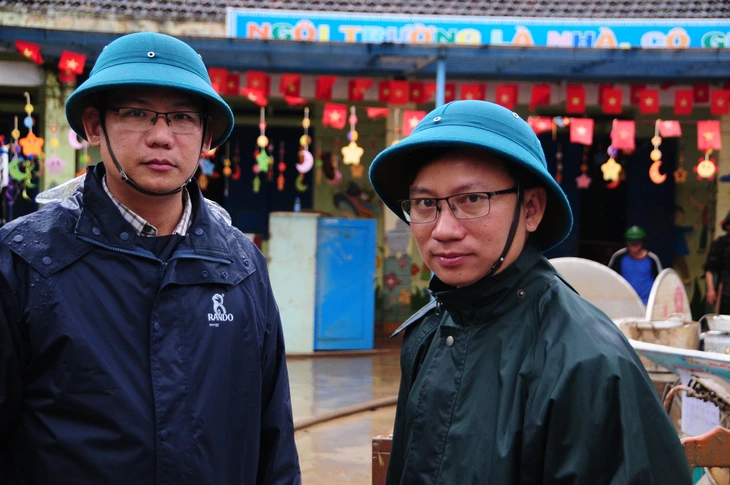 Познакомьтесь с двумя «героями», которые гонялись на лодках за утками и спасли десятки людей от гибели во время внезапных наводнений — Фото 1.