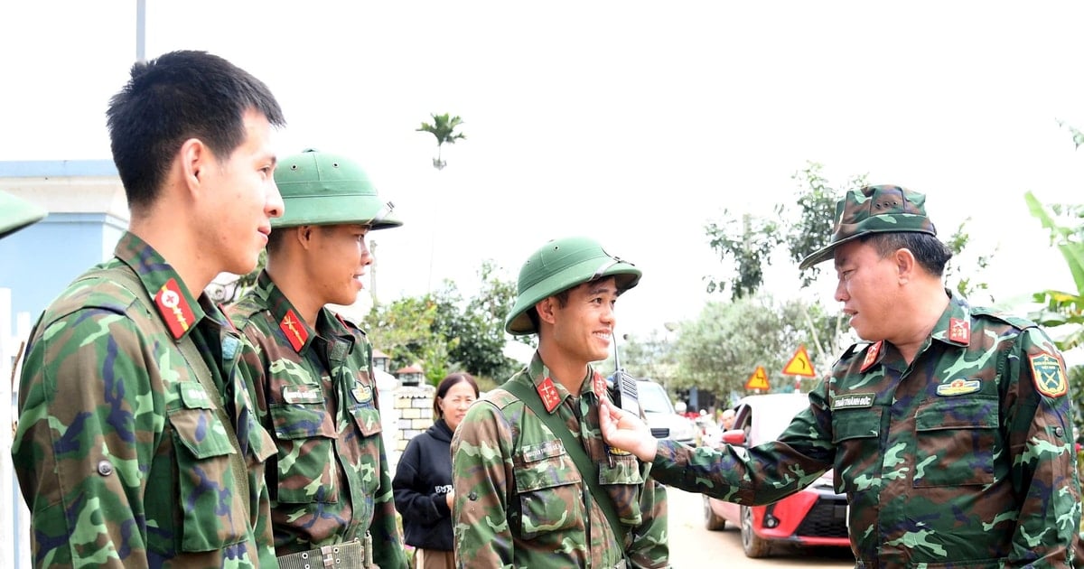 Sở chỉ huy tiền phương Quân khu 7 kiểm tra công tác khắc phục hậu quả thiên tai tại xã D’Ran