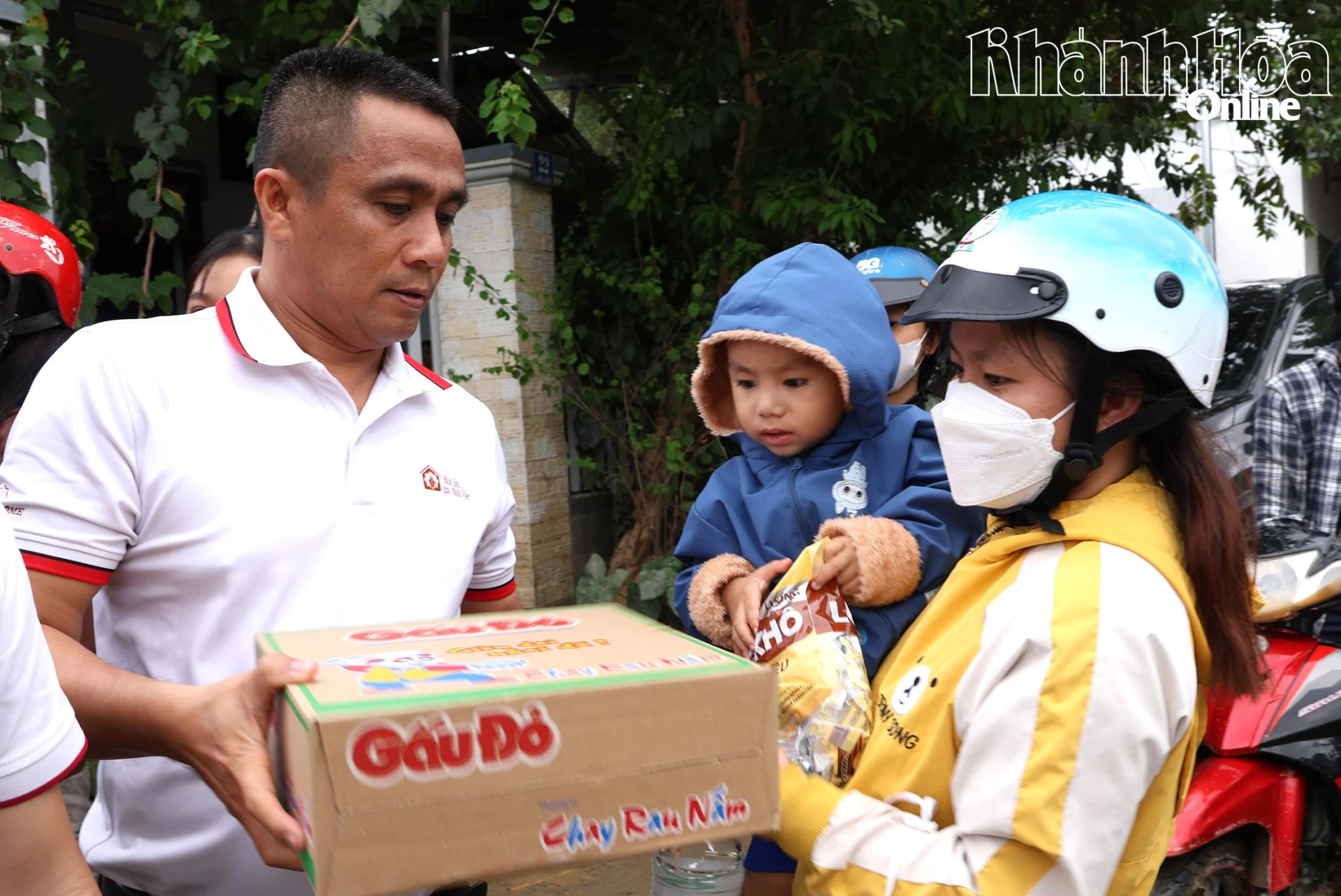 দাই দিয়েন তাই আবাসিক এলাকা ১ এর জনগণকে দেওয়া হয়েছে।