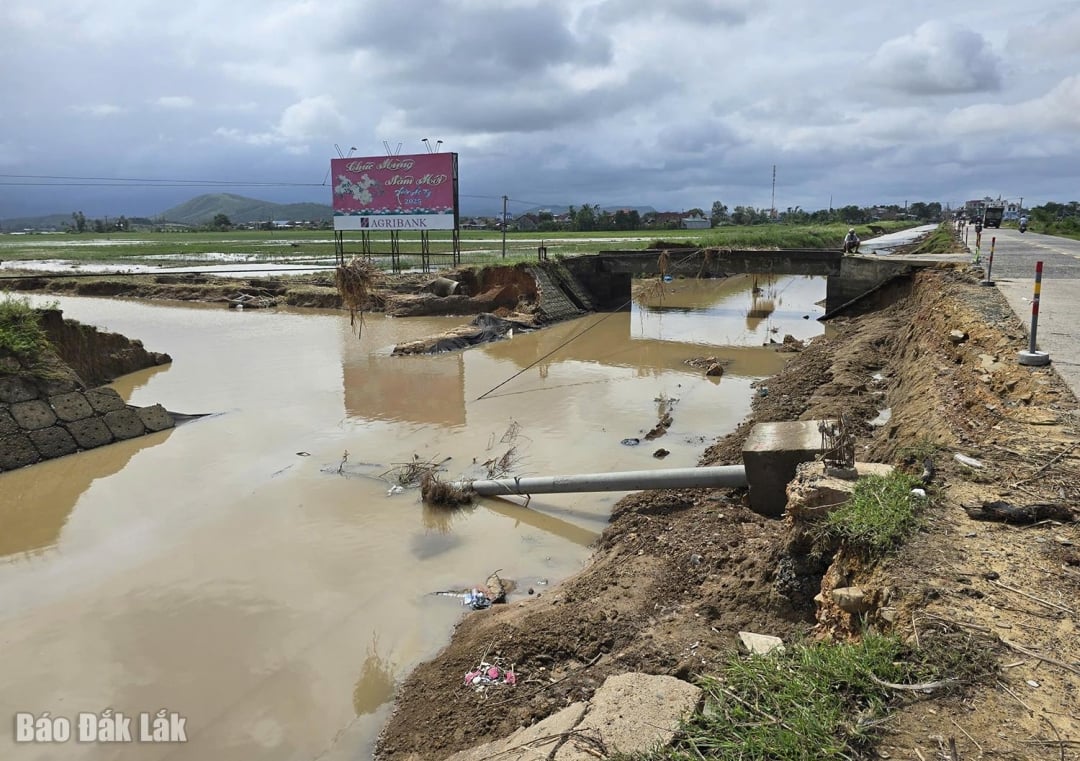 Mưa lũ khiến hệ thống thủy nông Đồng Cam bị sạt lở, bồi lấp, hư hỏng nặng