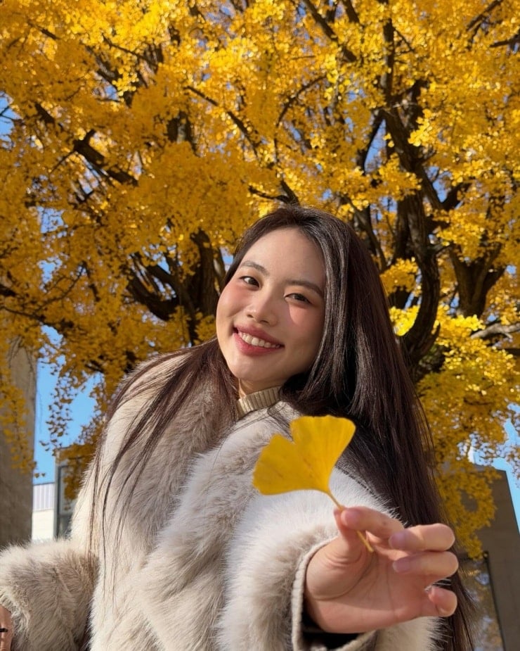 Співачка Фуонг Мі Чі в ханбоці в палаці в Сеулі.