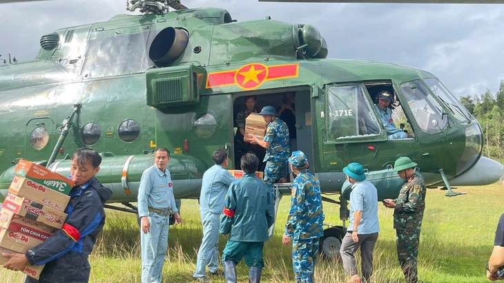 Bộ Quốc phòng: Tổng lực giúp dân sửa chữa nhà cửa, nhà xưởng, hoàn thành trước 30-11 - Ảnh 1.