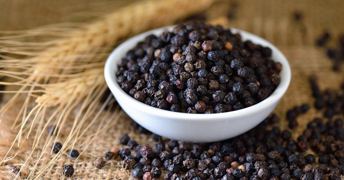 Giá tiêu hôm nay 24/11/2025: Nguồn cung tắc nghẽn