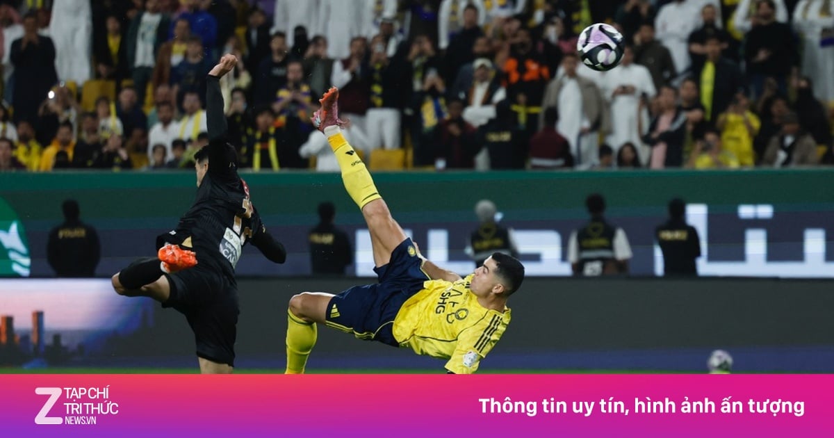 Ronaldo lại khiến fan phát cuồng với siêu phẩm ngả bàn đèn