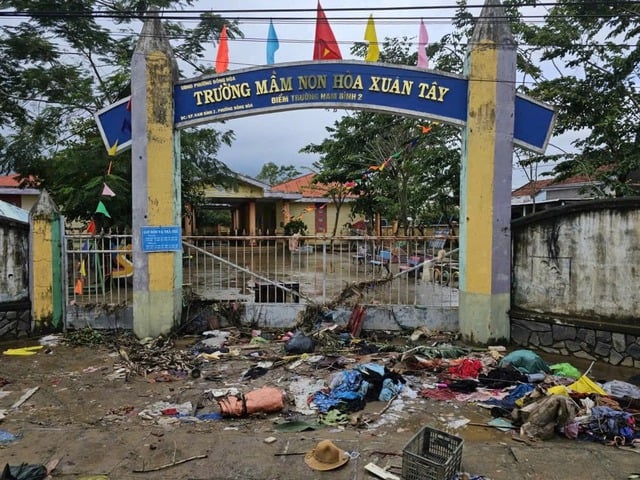 Trường học ở Đắk Lắk , khánh hòa tan hoang sau lũ lụt lịch sử - Ảnh 1.