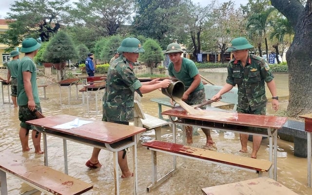 Trường học ở Đắk Lắk , khánh hòa tan hoang sau lũ lụt lịch sử - Ảnh 4.