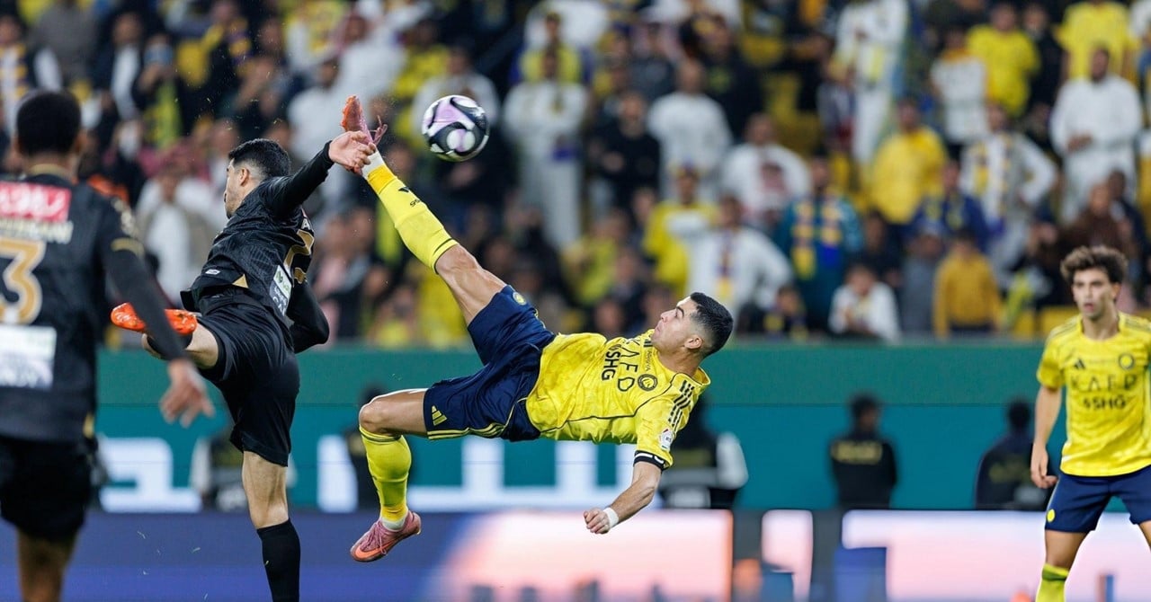 Ronaldo tái hiện siêu phẩm vào lưới Juventus, Al Nassr vững ngôi đầu