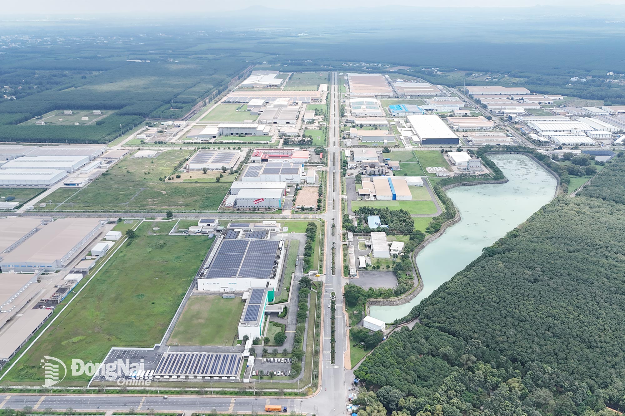 Từng bước “xanh hóa” khu công nghiệp