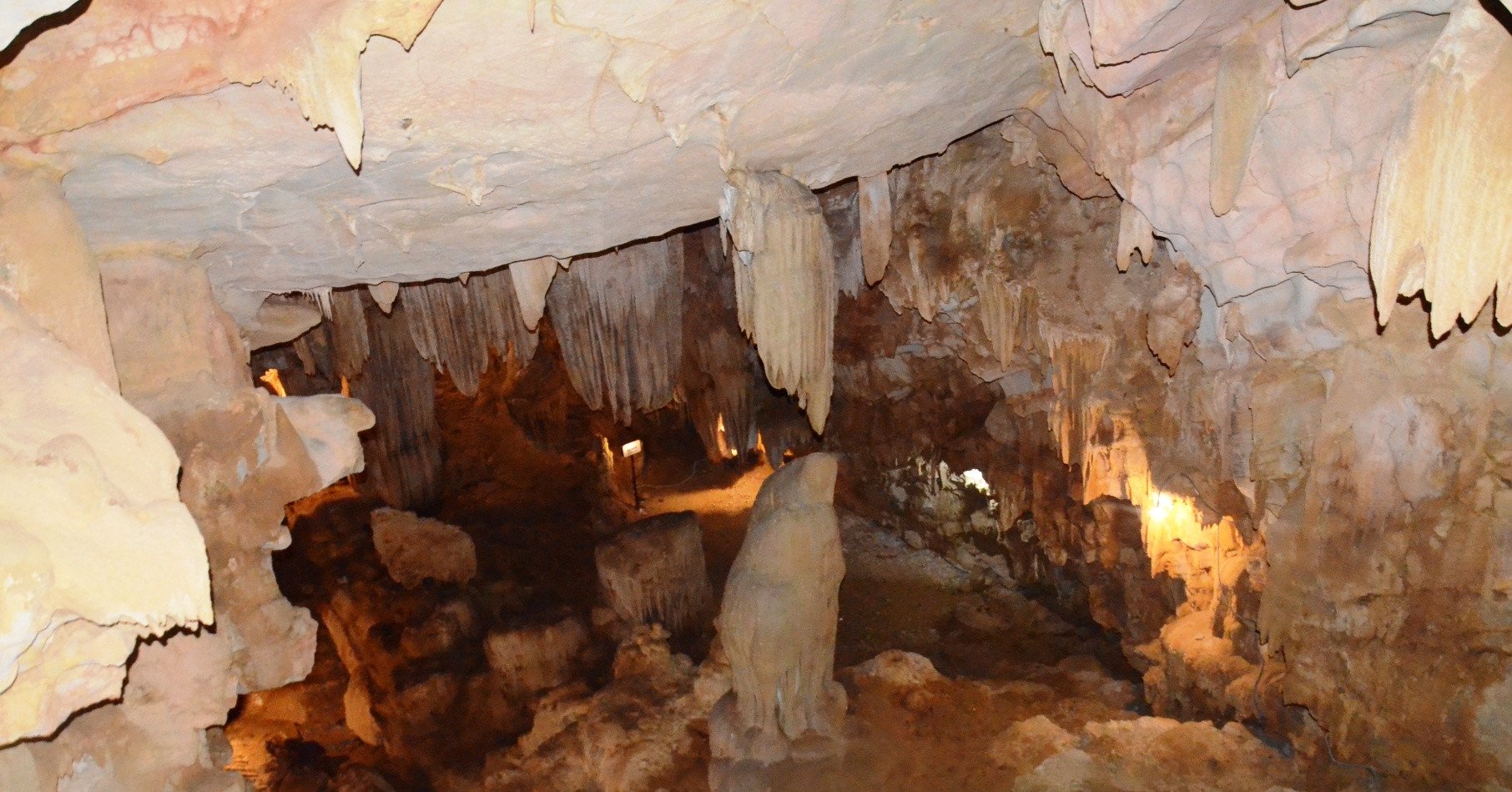 Khám phá hang động nghìn năm với 3 cõi 'trần gian - địa ngục - thiên đường'