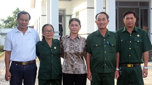 Những người giàu nghị lực nuôi con thành tài