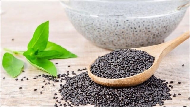 ຜູ້ທີ່ເປັນພະຍາດນີ້ຄວນສັງເກດກ່ອນກິນແກ່ນໝາກເຜັດ - ຮູບ 1. Người bị bệnh này lưu ý trước khi ăn hạt chia - Ảnh 1.