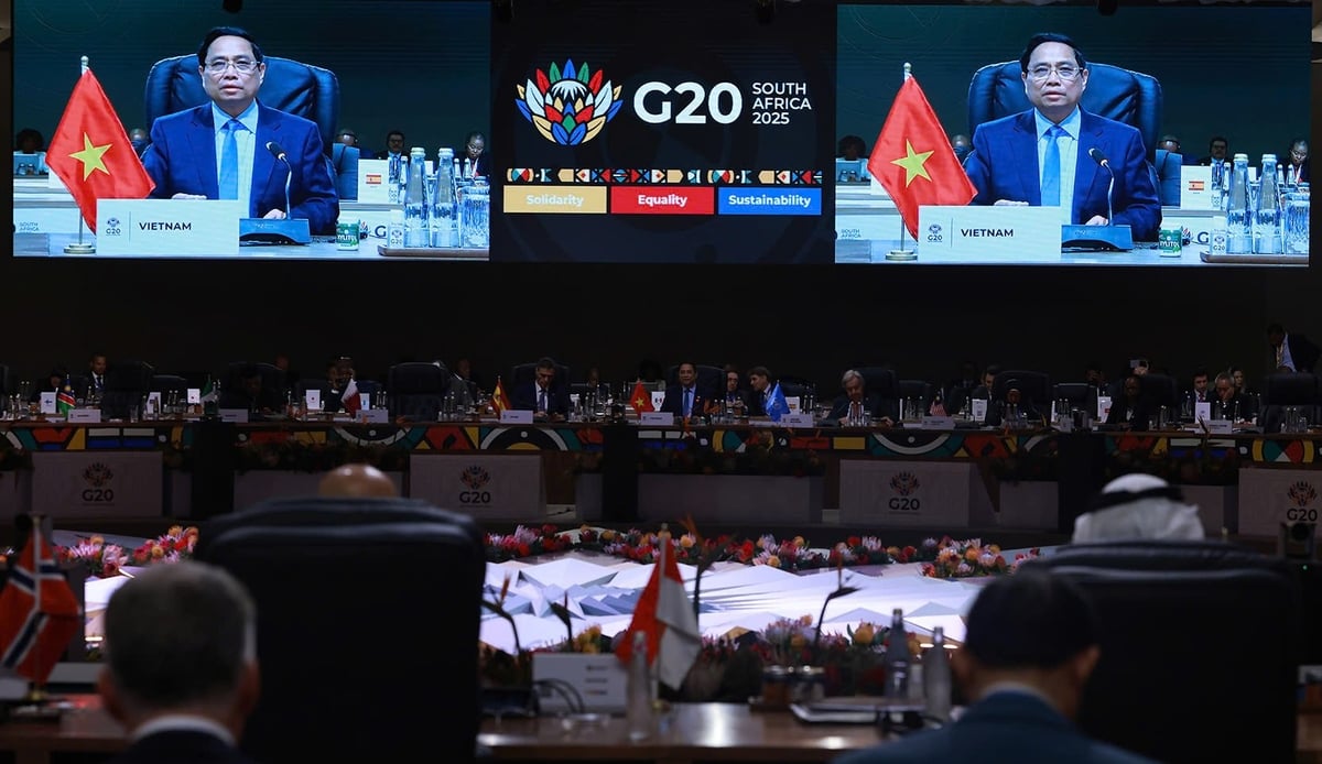 Le Premier ministre lors de la troisième session du sommet du G20, placée sous le thème « Un avenir juste et équitable pour tous ». Photo : VGP. Thủ tướng tại Phiên thảo luận thứ ba của Hội nghị Thượng đỉnh G20 với chủ đề 'Một tương lai công bằng và công lý cho tất cả mọi người'. Ảnh: VGP.
