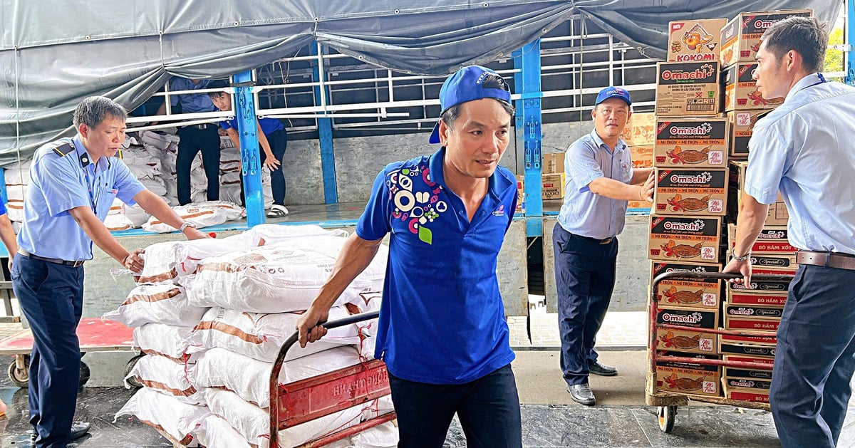 'Bán không lợi nhuận, giảm giá' - sự trợ lực thiết thực cho vùng mưa lũ