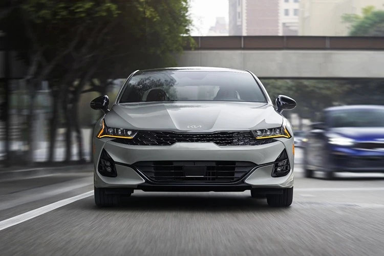 Kia thu hồi hơn 250.000 xe K5 Sedan vì sự cố bình nhiên liệu