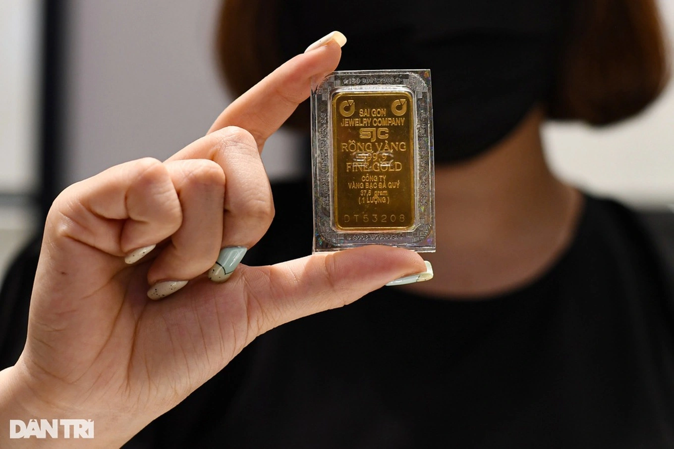 SJC gold price drops to under 121 million dong-1752082254854.webp