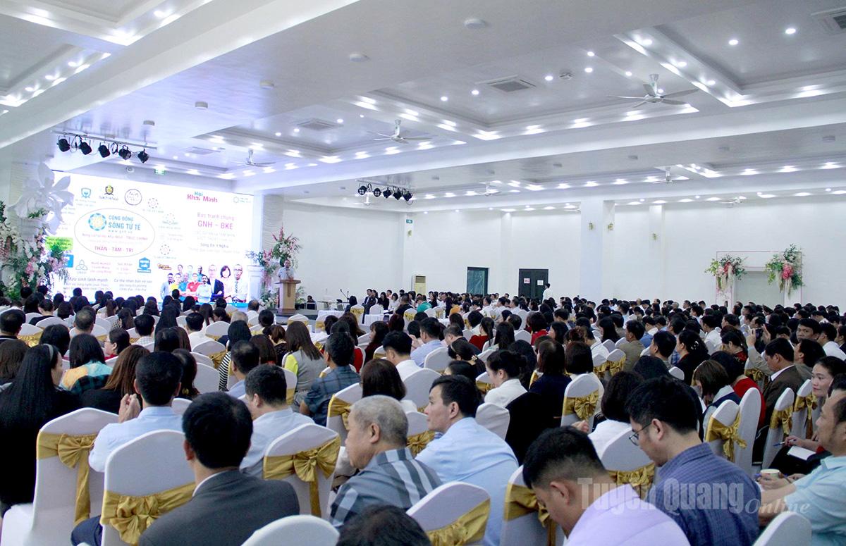 Ponad 600 dyrektorów szkół wzięło udział w forum poświęconym kulturze czytelnictwa dla uczniów, zorganizowanym przez Centrum UNESCO ds. Kształcenia i Rozwoju Kultury i Edukacji w Tuyen Quang.