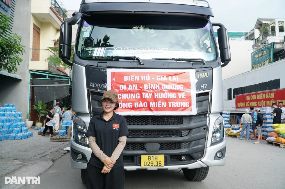 25 yaşındaki kadın sürücü, Ho Chi Minh şehrinden 30 tondan fazla yükü Vietnam'ın merkezini kurtarmak için taşıyor 5-edited-1763912612334.webp