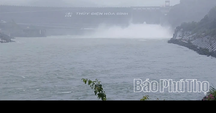 Điều tiết mở 1 cửa xả đáy Thủy điện Hòa Bình lúc 23 giờ ngày 23/11