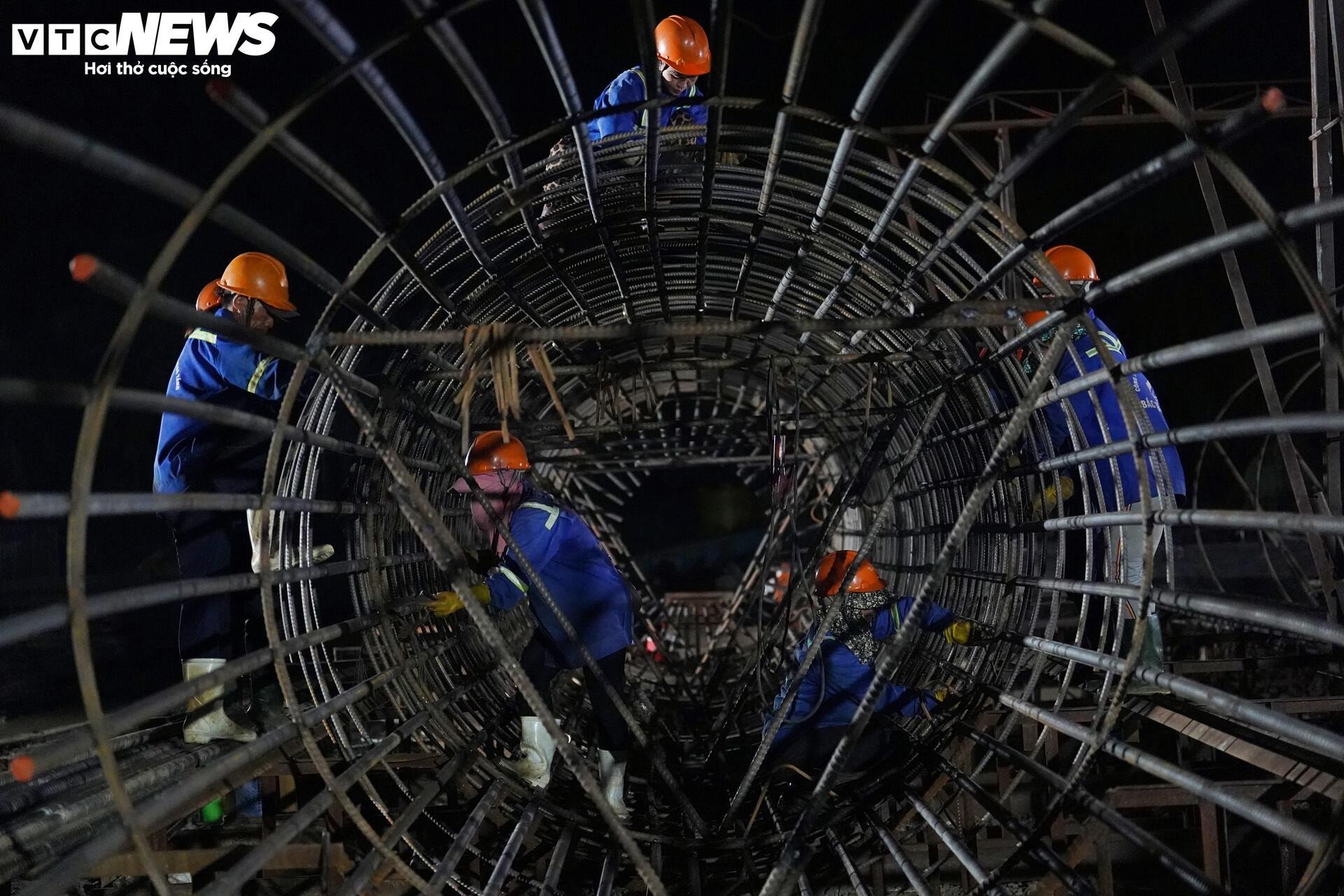 Výstavba mostu spojujícího Can Tho a Vinh Long - 5 nocí