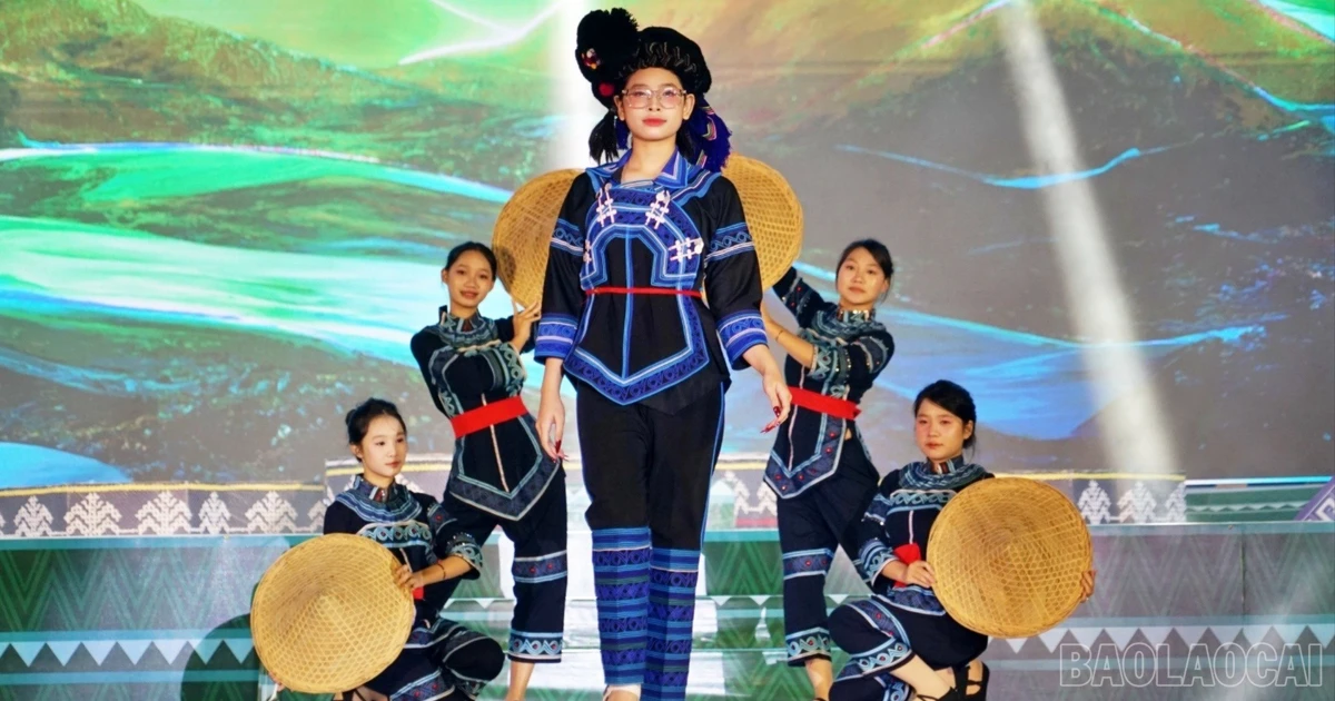 “Lúng liếng non cao” – show thời trang tôn vinh văn hóa vùng cao Tây Bắc