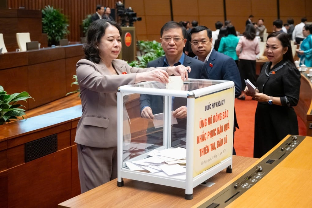 Quốc hội tưởng niệm người tử vong do thiên tai và ủng hộ đồng bào vùng lũ - 2