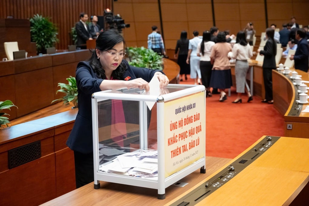 Quốc hội tưởng niệm người tử vong do thiên tai và ủng hộ đồng bào vùng lũ - 3