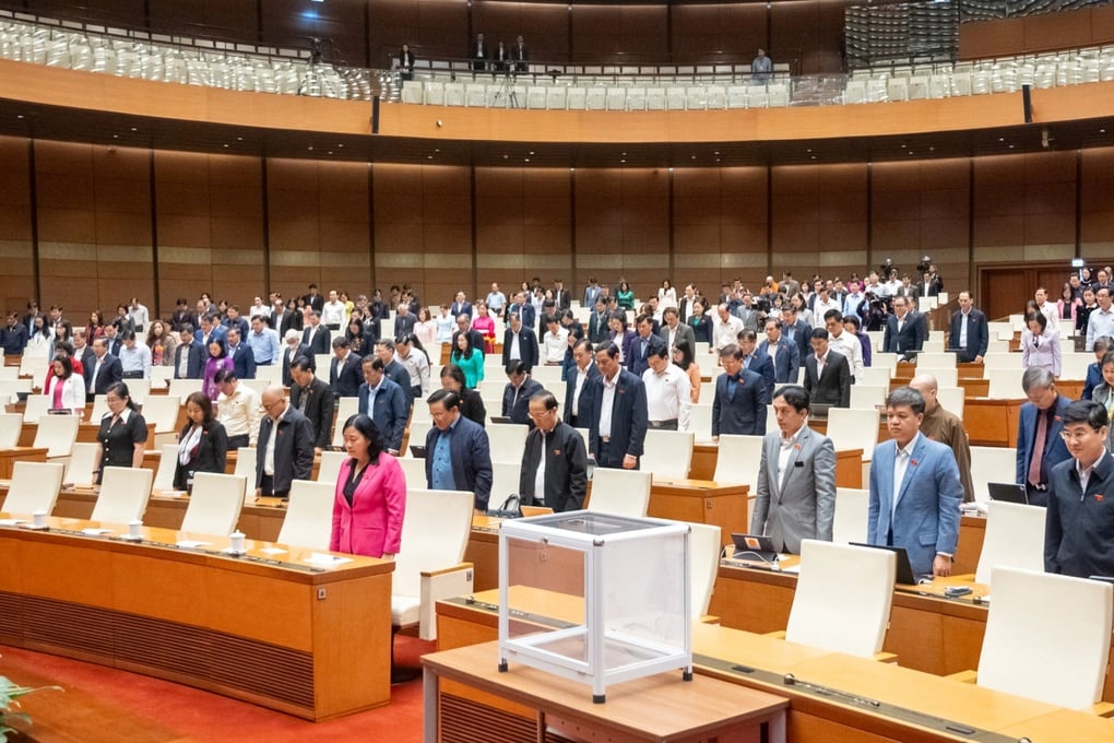 Quốc hội tưởng niệm người tử vong do thiên tai và ủng hộ đồng bào vùng lũ