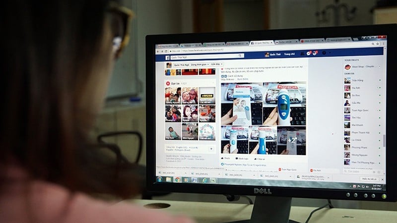 অনলাইনে কেনাকাটা করার সময় গ্রাহকদের বিক্রেতা এবং পণ্যের তথ্য সাবধানতার সাথে অনুসন্ধান করা উচিত। (ছবি: TUE NGHI)