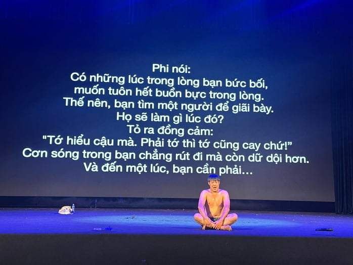 Kịch độc thoại Phi Nguyễn - Cuộc tự vấn về bản ngã - Ảnh 5.