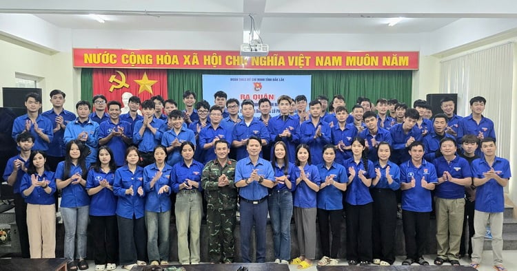 Đắk Lắk ra quân các đội hình thanh niên tình nguyện tham gia hỗ trợ bà con nhân dân vùng lũ phía Đông