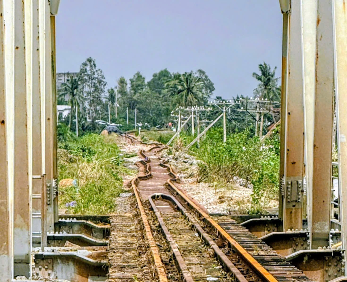 Đường sắt đã thông tàu 46 điểm sạt trôi, còn 15 điểm đang tập trung khắc phục