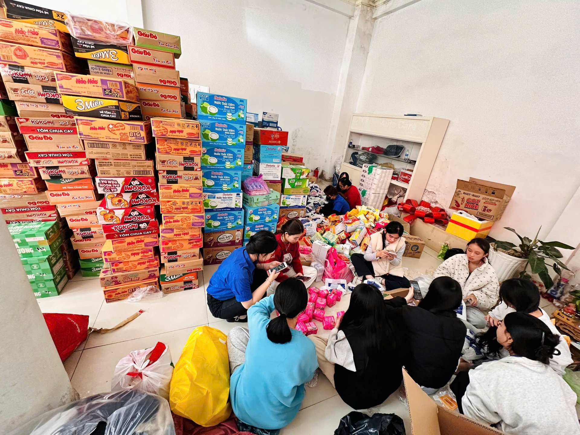 Cuutro.jci.vn công cụ kết nối nhu cầu cứu trợ và nguồn lực hỗ trợ, đang nhận được sự quan tâm lớn từ người dân và các tổ chức thiện nguyện trên toàn quốc. Ảnh: PV.