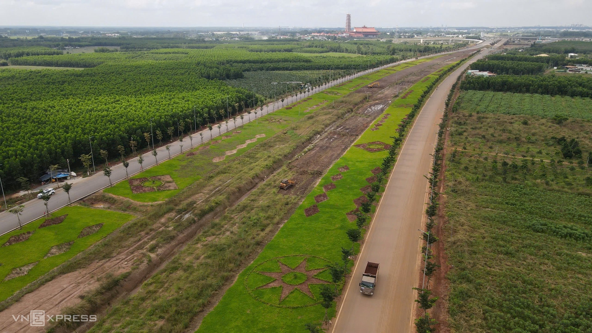 ຖະໜົນ T1 ເຊື່ອມຕໍ່ສະໜາມບິນລອງແທ່ງກັບທາງຫຼວງແຫ່ງຊາດ 51