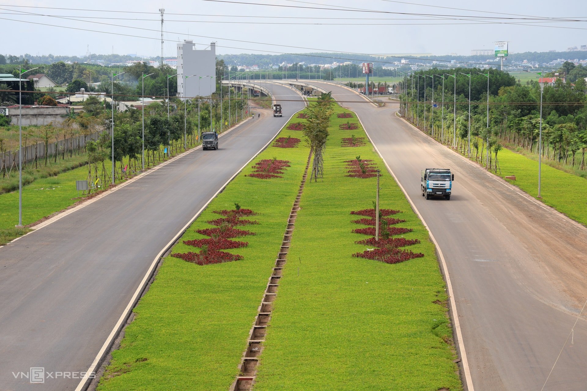 T2 Interchange ເຊື່ອມຕໍ່ນະຄອນໂຮ່ຈີມິນ - ລອງແທ່ງ - ທາງດ່ວນດ່າວຢາ