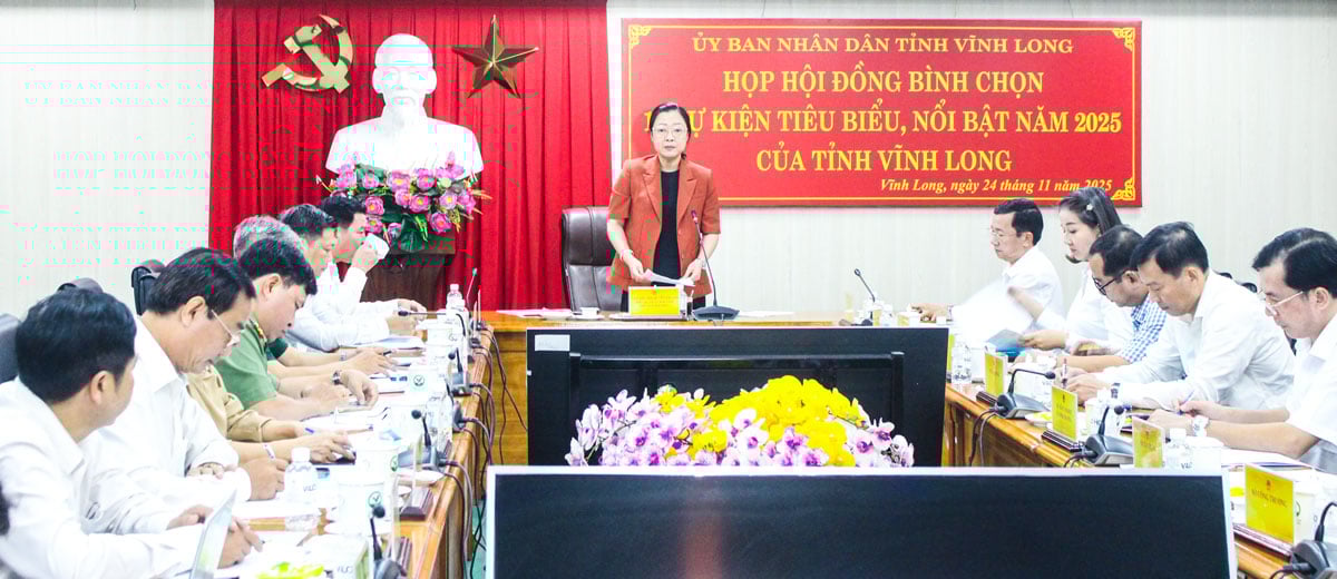 Schůzi předsedal soudruh Nguyen Thi Quyen Thanh - člen provinčního výboru strany, místopředseda provinčního lidového výboru.