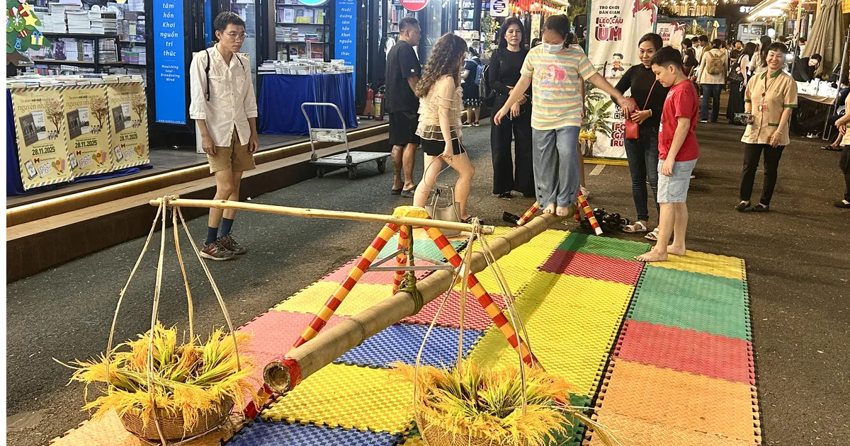 Đường sách TPHCM: Đánh thức tiềm năng về đêm